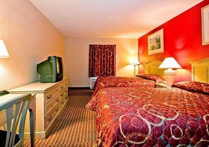 Econo Lodge Inn & Suites Walnut Room photo